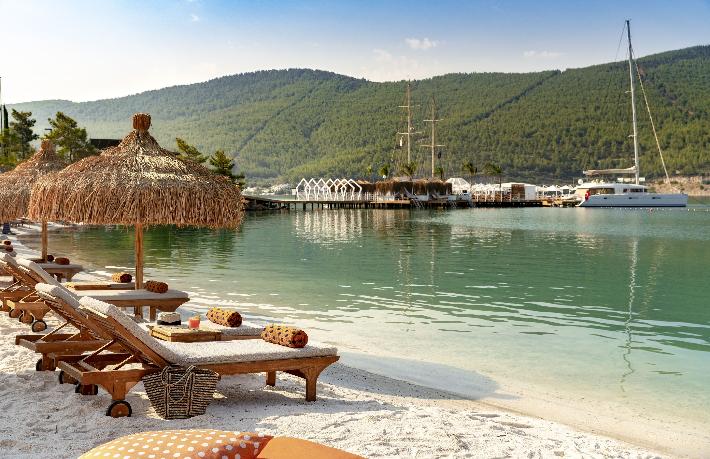 Seyahat kısıtlaması kalktı, plajlar, müzeler, restoranlar açılıyor