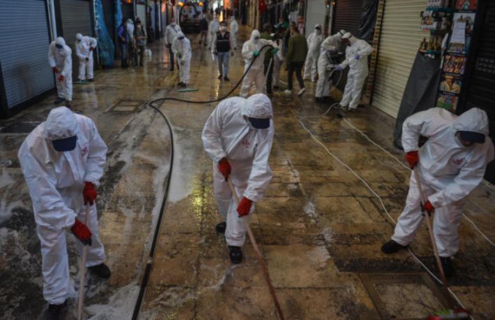Kapalıçarşı baştan sona dezenfekte edildi