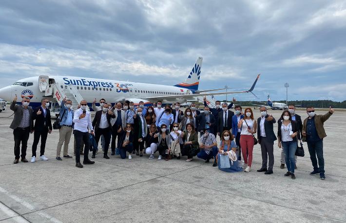 İzmir’den ilk uçuşu Sunexpress düzenledi