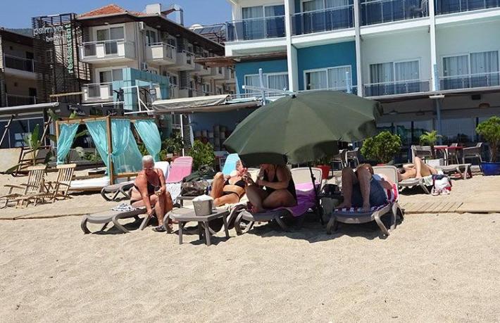 Sosyal mesafeli turistler hayatlarından memnun