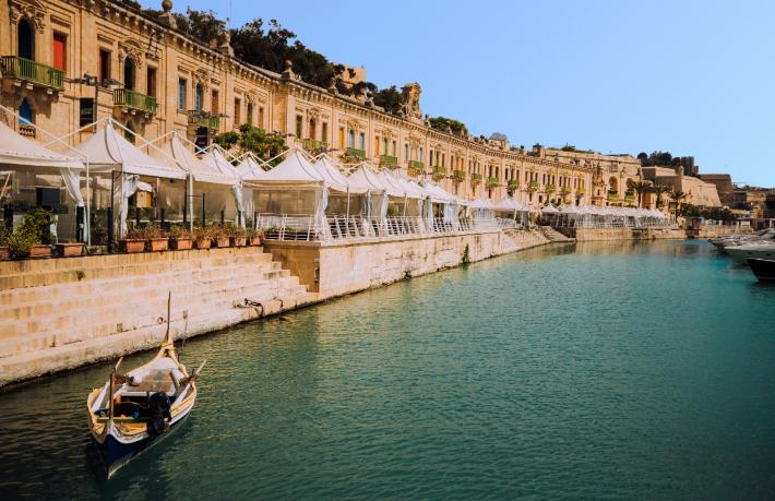 Malta Havalimanı yeniden açıldı