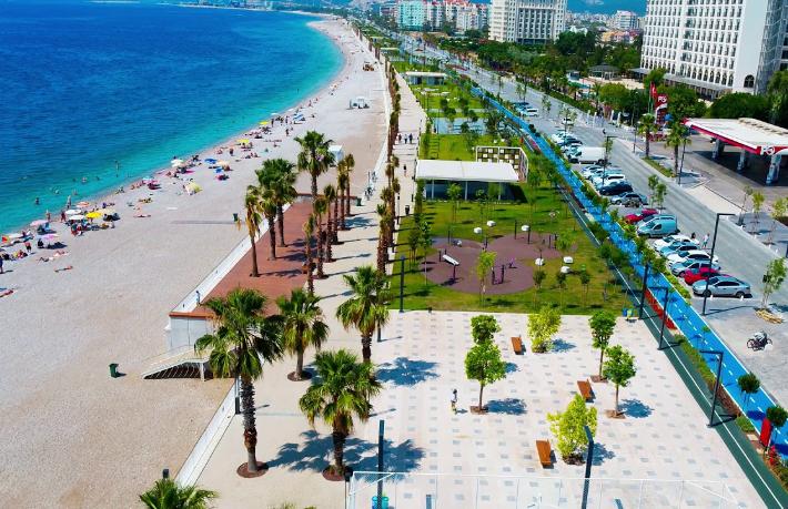 Konyaaltı sahilinin işletmesi yeniden Alkoçlar’ın