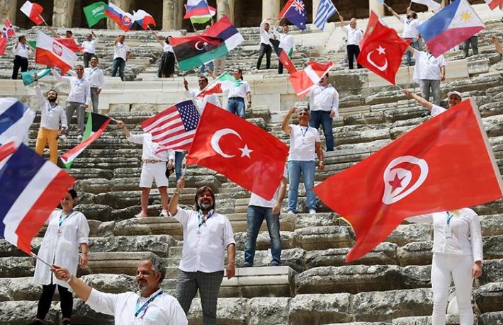 Rehberler Aspendos’tan dünyaya ‘Sizi bekliyoruz’ diye seslendi