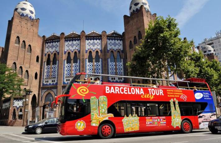 İspanya'da OHAL sona erdi, turizm sezonu açıldı