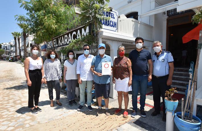 Foça’nın iki oteline Turuncu Çember Sertifikası