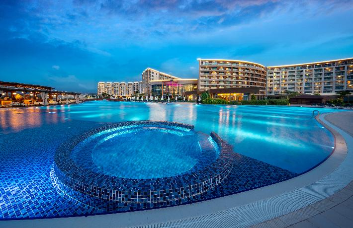 Kıbrıs Elexus Hotel yeni düzeniyle hizmete girdi