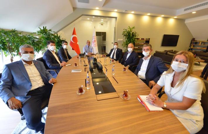 Bakan Ersoy acentelerle bir araya geldi