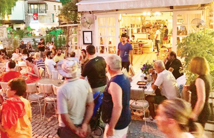 'Alaçatı mafyaya teslim oldu' iddiası