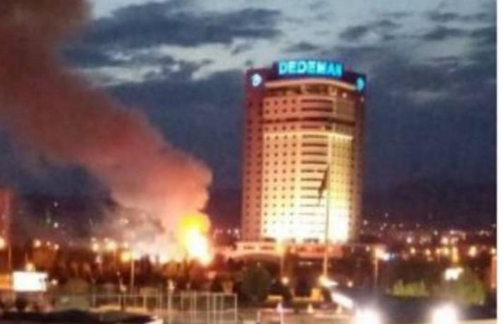 Konya Dedeman'da havai fişek yangını