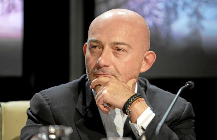 Oteller ve marinaların ardından şimdi de lüks evini sattı