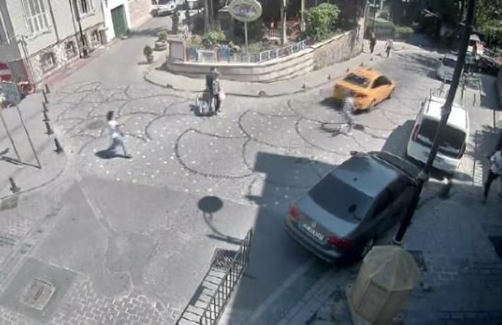 İstanbul'da taksici turistin telefonunu gasp etti