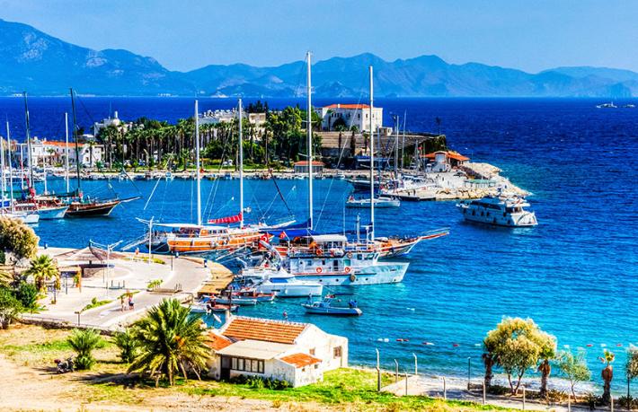 MUÇEV Datça'da havlu atacak yer bırakmamış