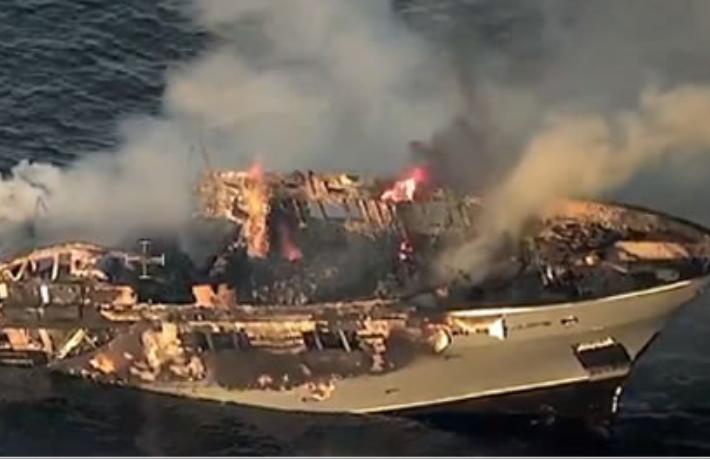 Kazak turistleri taşıyan tekne yanarak battı