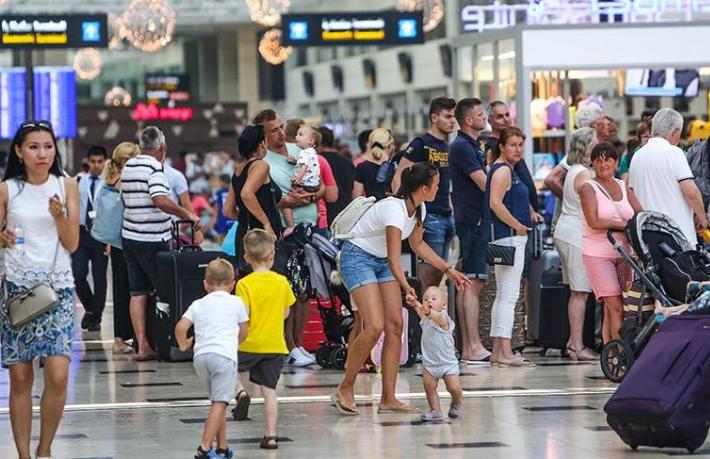 Pandemi sürecinde Antalya'ya ne kadar turist geldi?