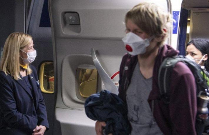 Maske krizi çıkaran yolcu uçağa acil iniş yaptırdı