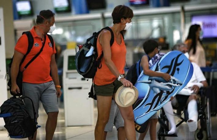 60 bin İngiliz turist Yunanistan'da mahsur kaldı