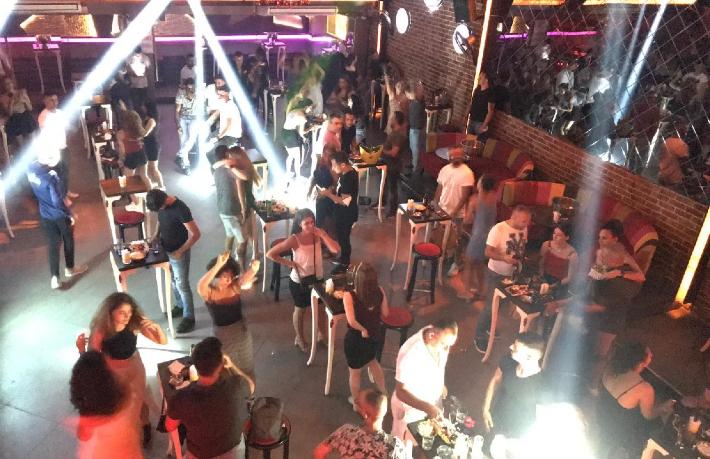 İşte, kafe görünümlü gece kulüpleri…