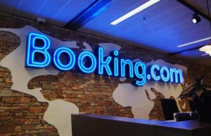 Booking beş ofisini kapatıyor