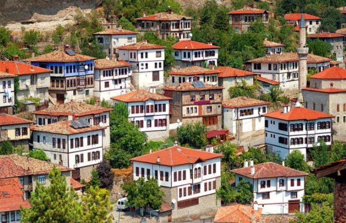 Nüfusunun 6 katı turist ağırladı