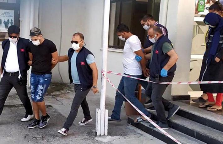 Turistlere kabus yaşattılar... Suriyeli sahte polisler yakalandı