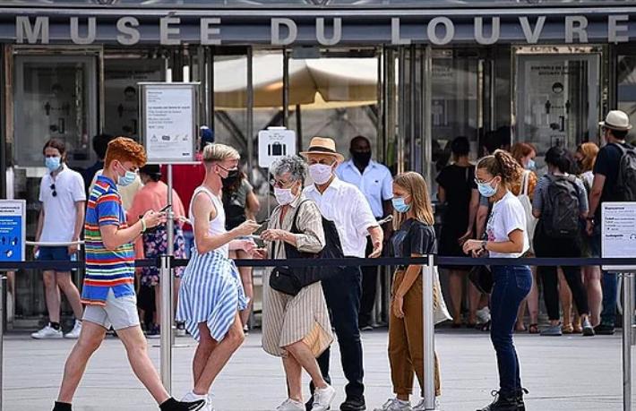 Paris ve 8 büyük ilde gece sokağa çıkma yasağı