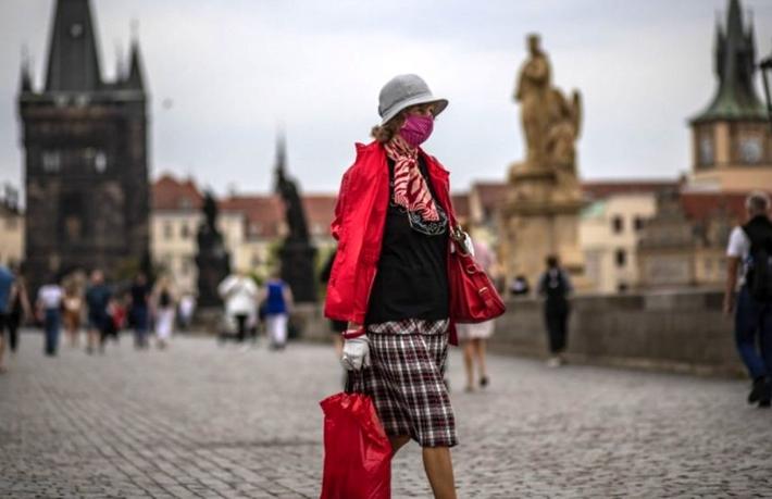 Avrupa'da sokağa çıkma yasakları geri döndü