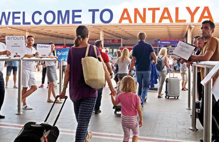 Antalya’ya 10 ayda ne kadar turist geldi?