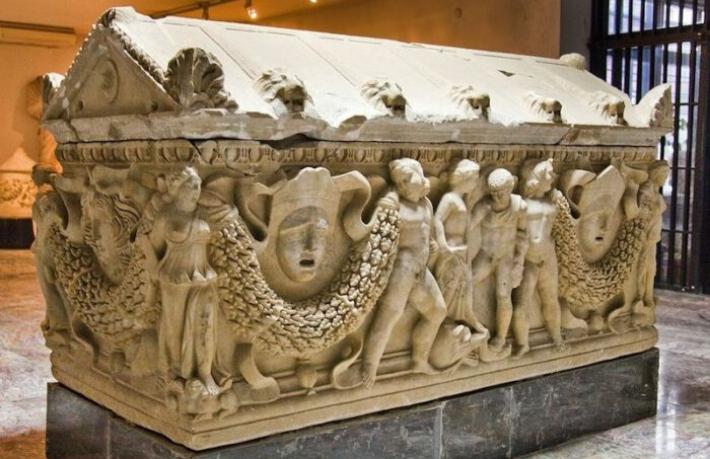 Devlet müzesi internetten satışa çıkarıldı