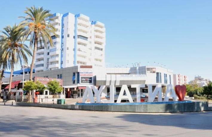 Antalya'da yasaklar yanlış anlaşıldı, sokaklar boş kaldı