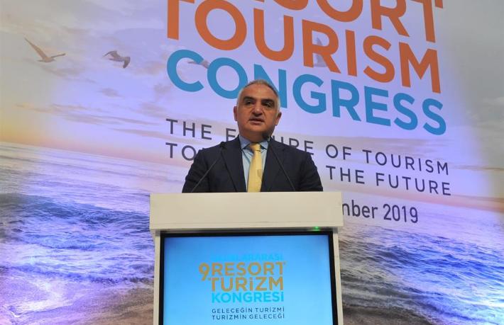 Bakan Ersoy: Tur operatörleri bu yıl ön ödeme yapamayacak