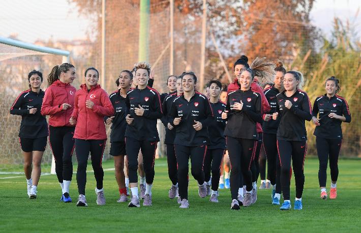 Antalya Milli Futbol Takımlarını ağırladı