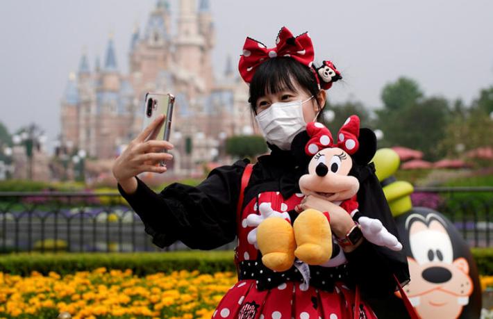 Eğlence devinden flaş karar... 32 bin kişiyi işten çıkaracak