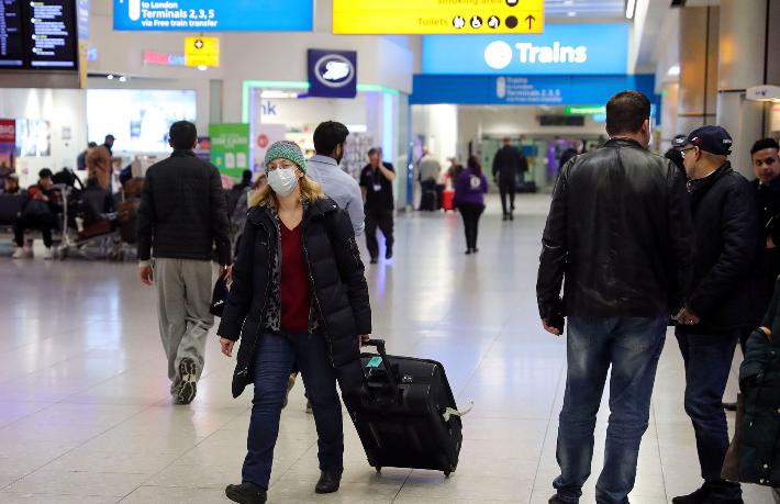 İki ülke daha İngiltere’ye uçuş yasağı getirdi