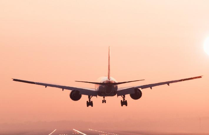 Şaşkın pilot yolcuları yanlış havaalanına götürdü