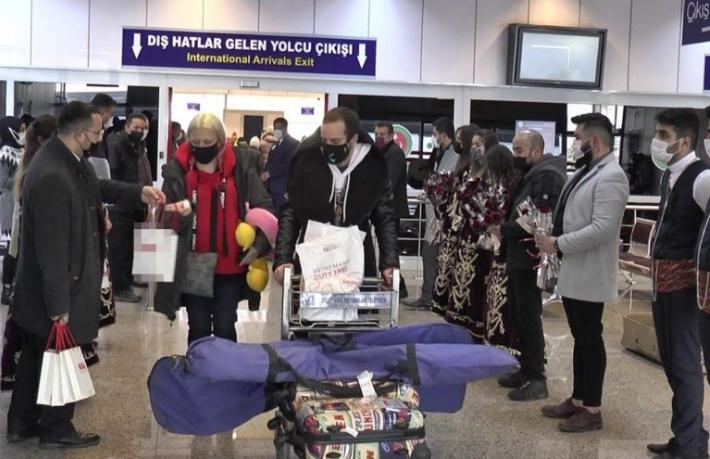 Davul zurnayla karşıladılar, kayak pistine sokmadılar