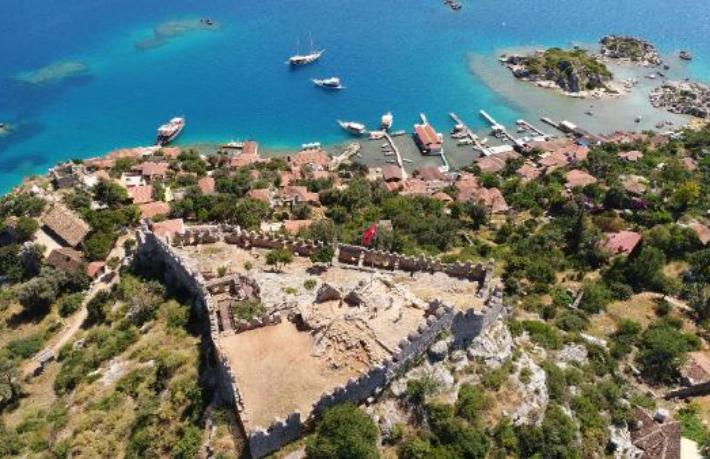 Nüfusunun 10 katı turist ağırladı