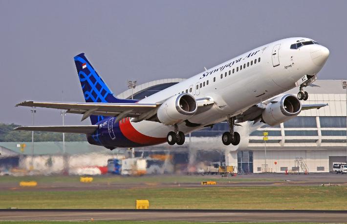 Endonezya’da yolcu uçağı kayboldu