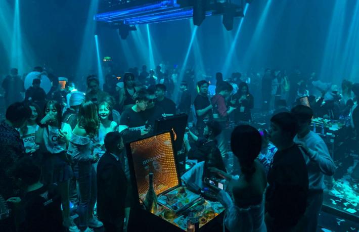 Korona'nın çıkış noktası Vuhan'da keyifler yerinde