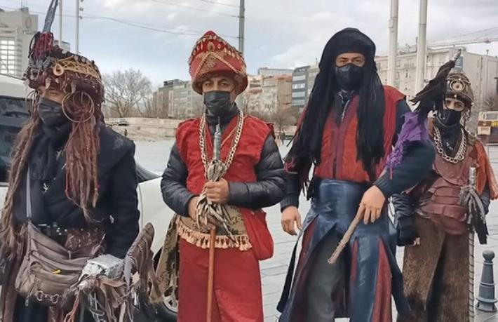 Taksim'de turistlere selfie tuzağı!