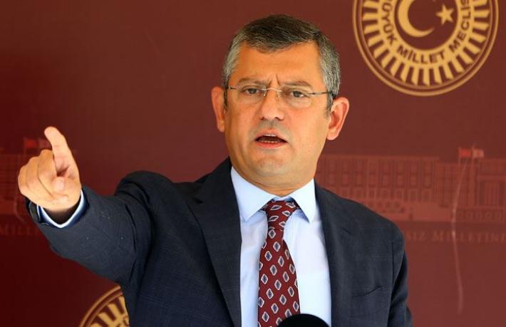 Özgür Özel'den sert çıkış... Mehmet Ersoy büyükleri koruyor