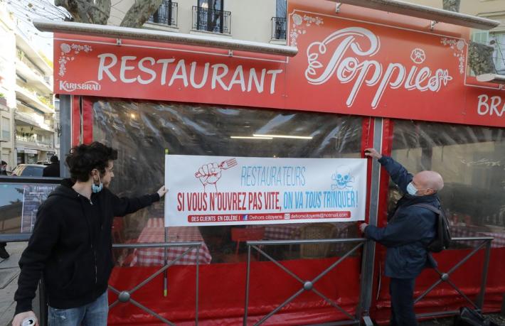 Covid-19 yasağını delen restorana yoğun ilgi