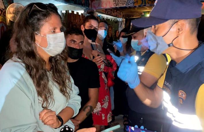 Parti yapan 89 turist tutuklandı