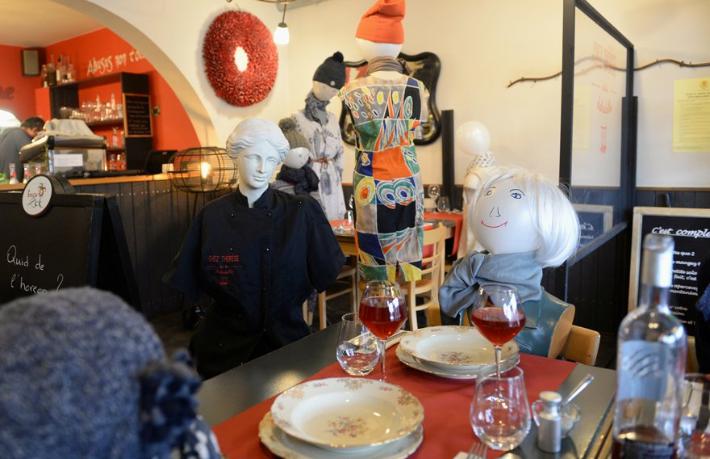 Restoran sahibinden ilginç protesto