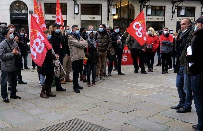 Otel işçileri hükümeti ve işvereni protesto etti