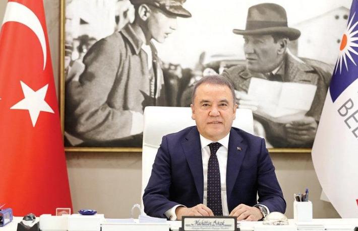 Ben hastayken koltuk sevdasına düşenler oldu