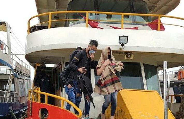 Haliç’te kaçak parti yapan turistlere baskın