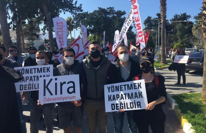 KKTC’de turizm çalışanları sokağa indi