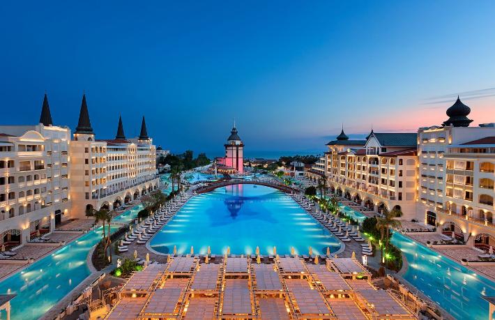 Titanic Mardan Palace büyüleyici bir tatil için misafirlerini bekliyor