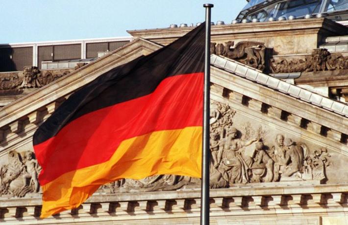 Merkel Paskalya yasaklarını geri aldı, özür diledi