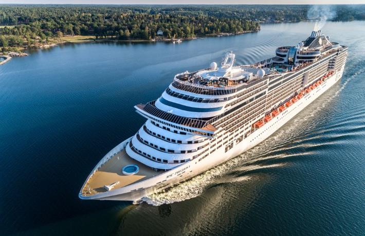 Cruise gemileri aşılanmış yolculara kapılarını açtı